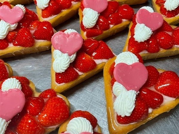 Mini hartvlaai met aardbeien + slag.